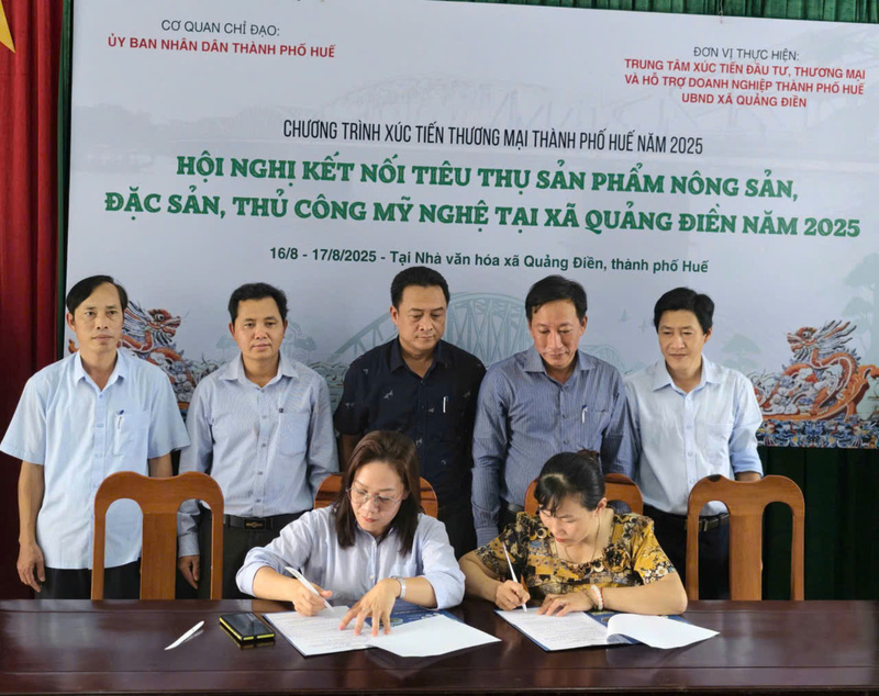 Nhiều biên bản hợp tác, tiêu thụ sản phẩm được ký kết thông qua các hoạt động xúc tiến thương mại, kết nối cung cầu. Ảnh: Nguyễn Tuấn