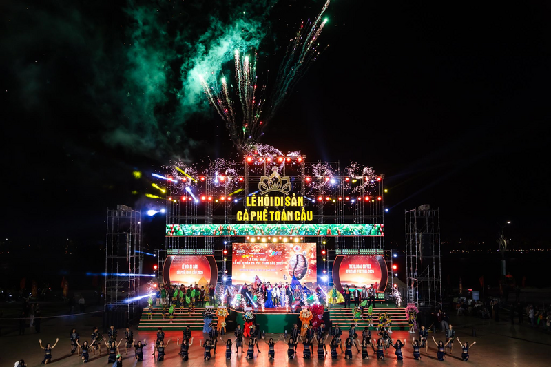 Đêm khai mạc thành công của Lễ hội Di sản cà phê toàn cầu 2025 lần thứ nhất.