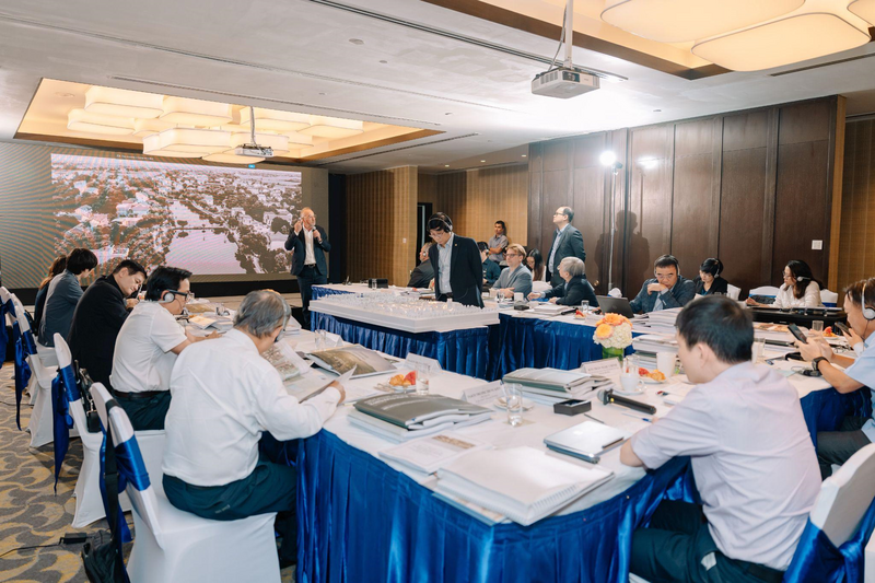 Toàn cảnh phiên chấm thi Vòng 1 với sự tham gia của Hội đồng giám khảo và các đơn vị dự thi.