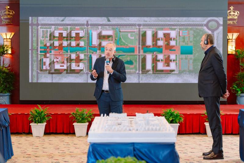 Đại diện các đội thi trình bày phương án thiết kế tại Vòng 2 cuộc thi.