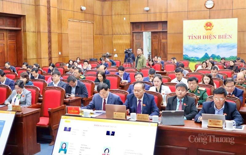 HĐND tỉnh Điện Biên quyết nghị thông qua 4 nghị quyết quan trọng do UBND tỉnh trình, liên quan đến các lĩnh vực quản lý đất đai, tài chính – ngân sách, đầu tư và bảo đảm an ninh, trật tự ở cơ sở.