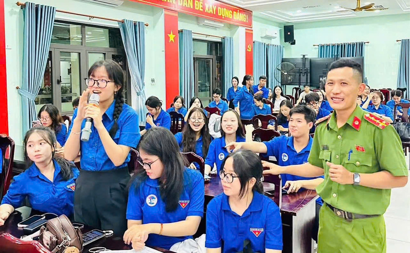 Công tác tham mưu chính sách được xác định là bản sắc riêng của Đoàn TNCS Hồ Chí Minh Chính phủ. Ảnh minh hoạ