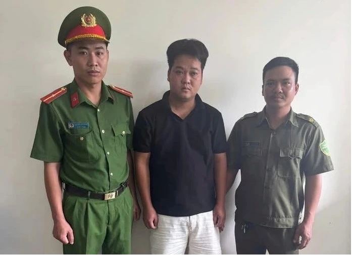 Đặng Hoàng Đình (giữa) được xác định là đối tượng cầm đầu.