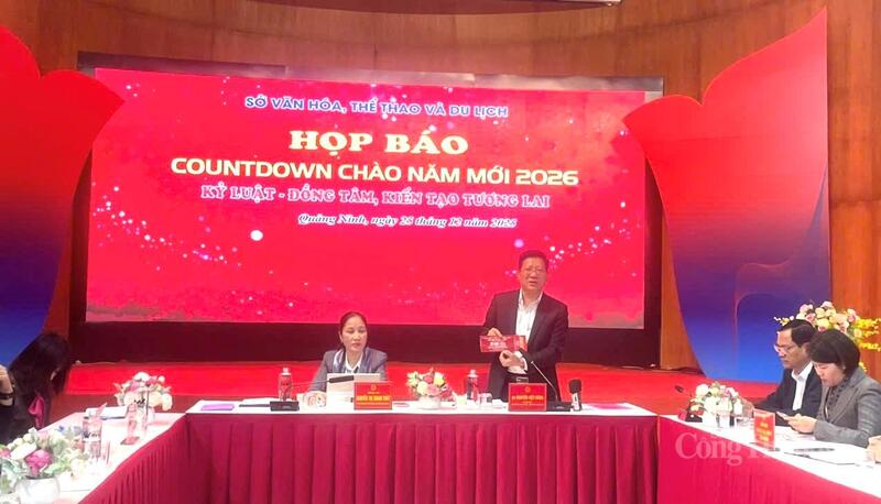 Ông Nguyễn Việt Dũng - Giám đốc Sở Văn hóa, Thể thao và Du lịch tỉnh Quảng Ninh phát biểu tại cuộc họp báo.