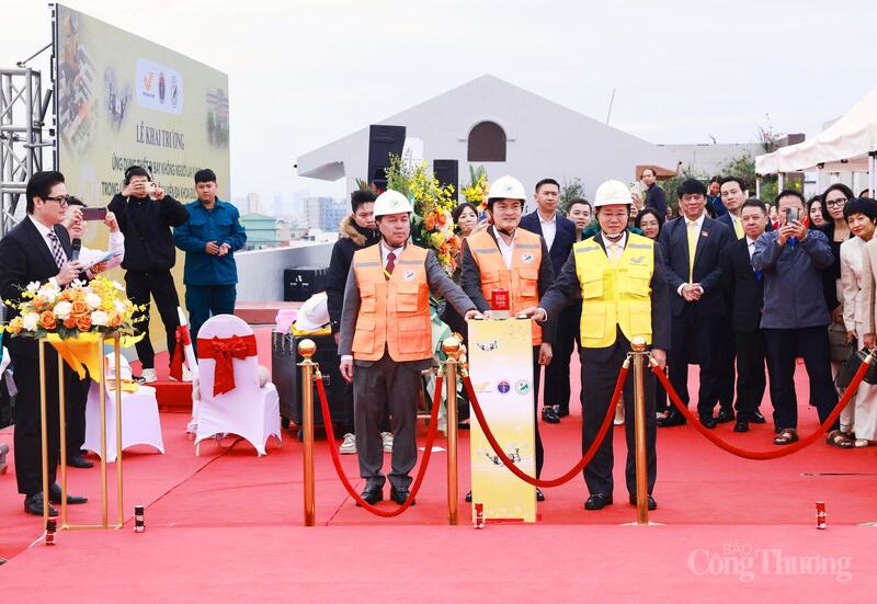 Bấm nút thí điểm mô hình ứng dụng thiết bị bay không người lái (UAV) trong y tế tại Bệnh viện Đức Giang