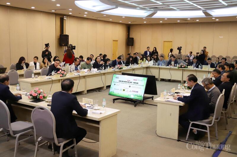 Hội thảo diễn ra vào chiều 25/12, tại Hà Nội. Ảnh: NH