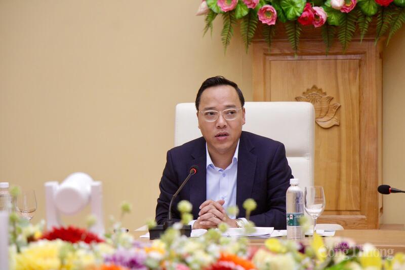 Thứ trưởng Bộ Công Thương Nguyễn Hoàng Long chủ trì cuộc họp.