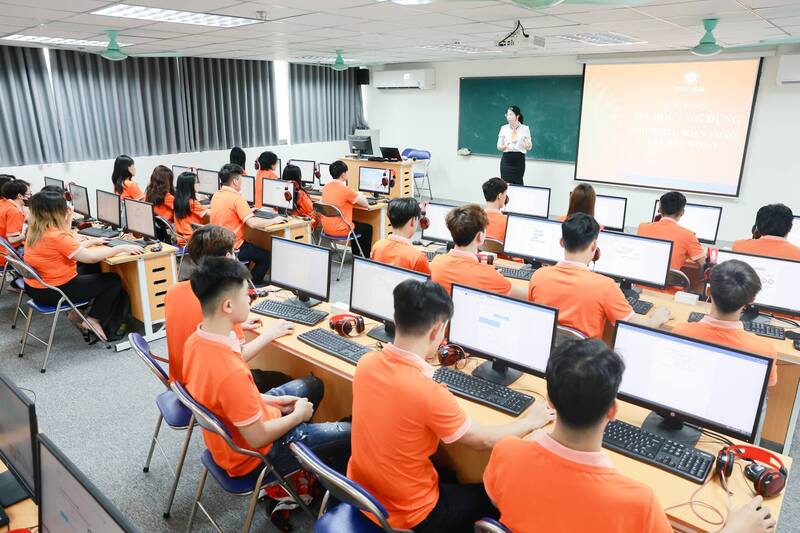 Kết quả khảo sát cho thấy, có 47 cơ sở giáo dục tại Việt Nam (trong tổng số gần 250 cơ sở giáo dục được khảo sát) đào tạo ngành TMĐT. Ảnh minh hoạ