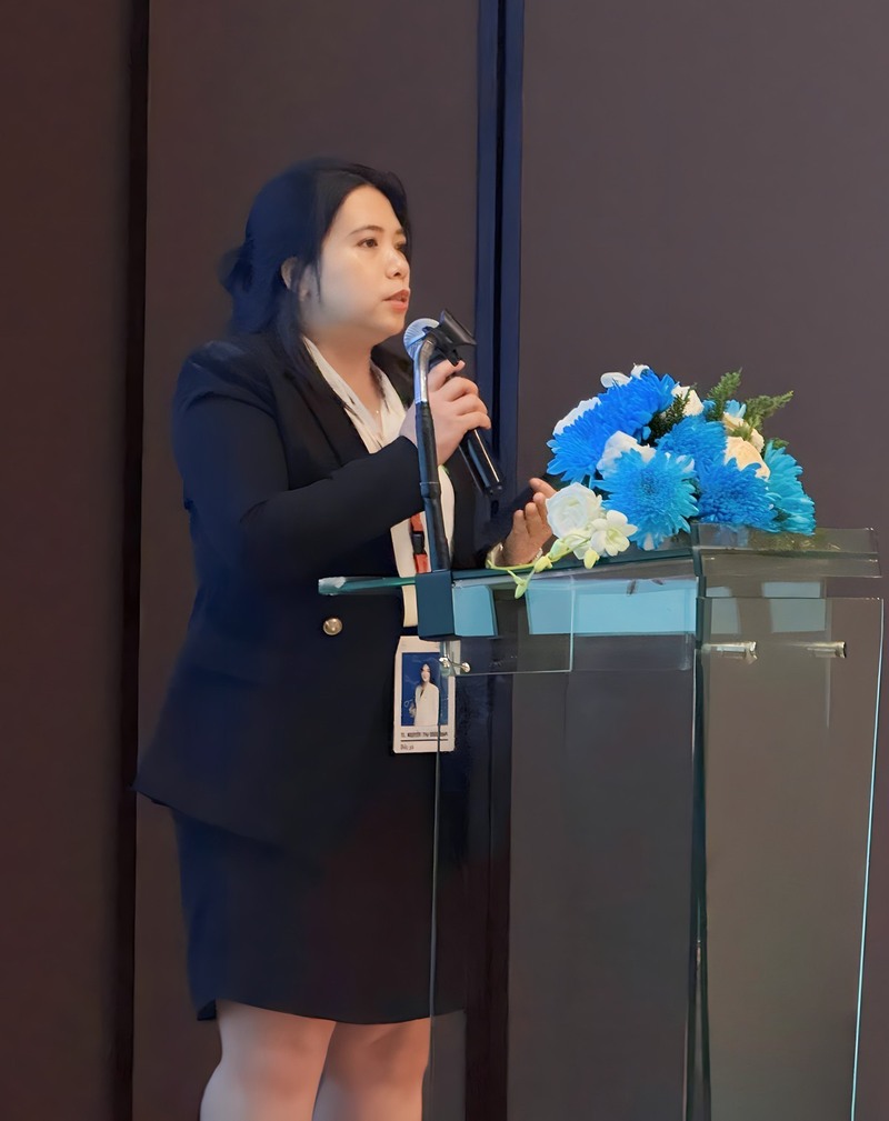 T.S Nguyễn Thị Kiều Oanh báo cáo khoa học với chủ đề “Ảnh hưởng của chất lượng mẫu mô mỡ đến sự phân lập và tăng sinh tế bào gốc trung mô từ mô mỡ”