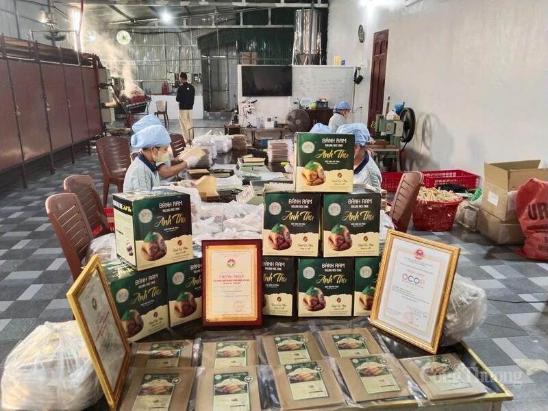 Các cơ sở sản xuất tăng cường nhân lực để đáp ứng đơn hàng xuất khẩu cuối năm. Ảnh: Phúc Sơn