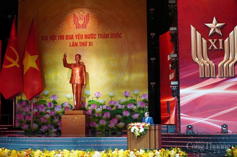 Đồng chí Đỗ Thanh Bình – Bộ trưởng Bộ Nội vụ, Phó Chủ tịch Thường trực Hội đồng Thi đua – Khen thưởng Trung ương báo cáo thành phần, số lượng, cơ cấu đại biểu về dự Đại hội. Ảnh: Minh Trang