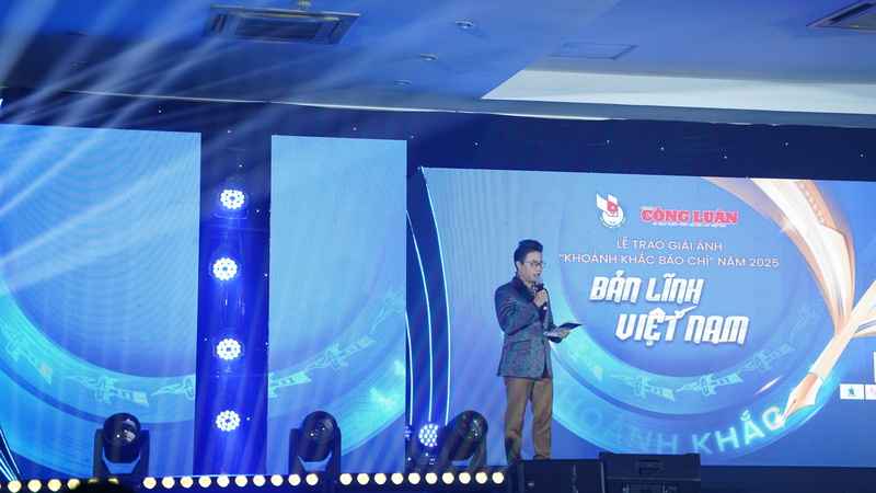 Lễ trao Giải ảnh “Khoảnh khắc báo chí 2025”.