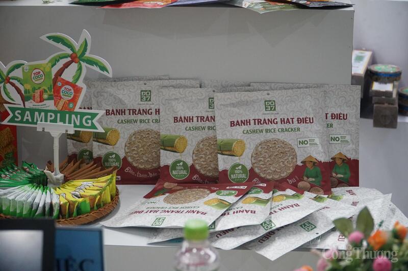 Theo các cơ sở công nghiệp nông thôn, chứng nhận sản phẩm công nghiệp nông thôn tiêu biểu là bảo chứng về mặt uy tín để doanh nghiệp tham gia sâu hơn vào kênh phân phối hiện đại