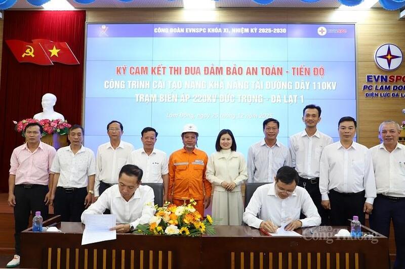 Lễ phát động phong trào thi đua và ký cam kết hoàn thành dự án “Cải tạo nâng khả năng truyền tải đường dây 110kV trạm biến áp 220kV Đức Trọng - Đà Lạt 1”. Ảnh: Bạch Mai