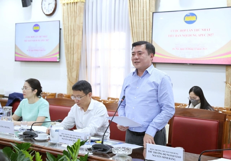 Thứ trưởng Bộ Công Thương Nguyễn Sinh Nhật Tân phát biểu tại cuộc họp. Ảnh: Thành Long