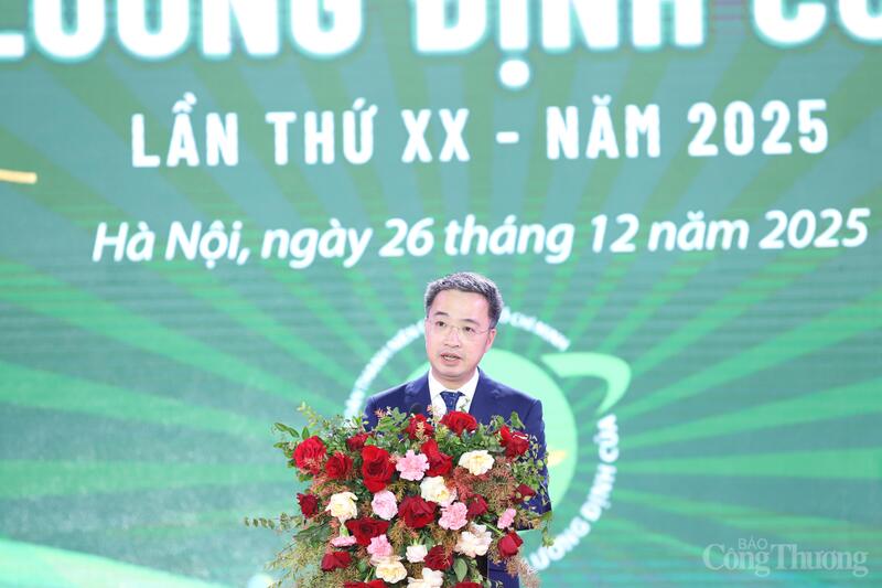 Anh Nguyễn Tường Lâm, Bí thư Trung ương Đoàn, Chủ tịch Hội Liên hiệp Thanh niên Việt Nam phát biểu tại lễ trao giải