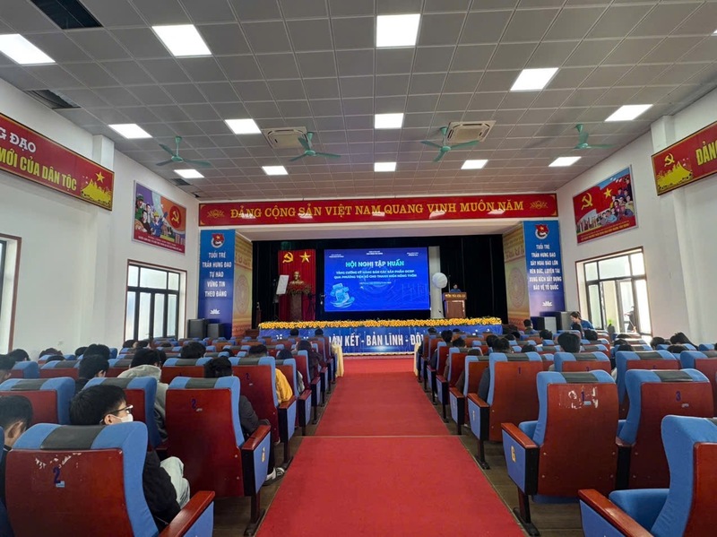 Hội nghị tập huấn tăng cường kỹ năng bán các sản phẩm OCOP qua phương tiện số cho thanh niên nông thôn.