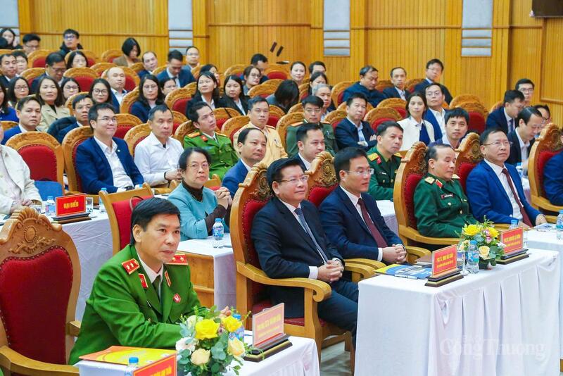 Các đại biểu tham dự hội thảo