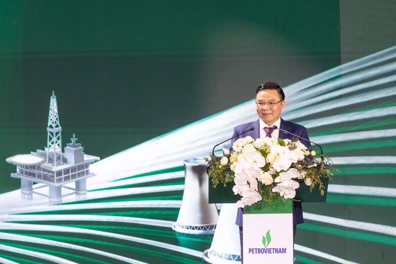 Quyền Bộ trưởng Bộ Công Thương Lê Mạnh Hùng, nguyên Chủ tịch Petrovietnam phát biểu