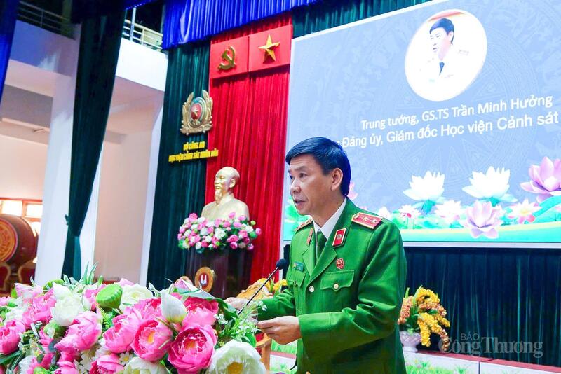 Trung tướng.GS.TS Trần Minh Hưởng - Giám đốc Học viện Cảnh sát phát biểu khai mạc hội thảo