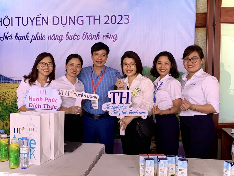 Tập đoàn TH tham gia ngày hội việc làm tại các trường cao đẳng, đại học ở Nghệ An.