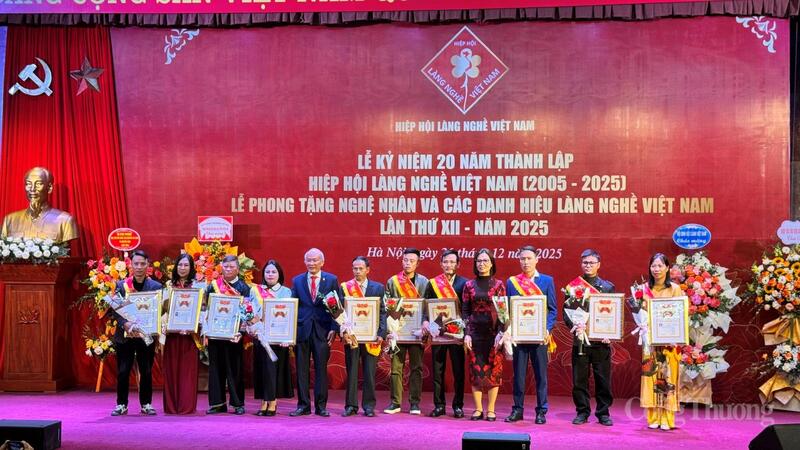 Phong tặng nghệ nhân, danh hiệu làng nghề Việt Nam lần thứ XII – năm 2025. Ảnh: N.H