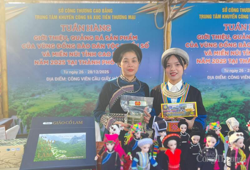 Nhiều sản phẩm đặc trưng, tiêu biểu được trưng bày, giới thiệu tại Tuần hàng giới thiệu, quảng bá sản phẩm của vùng đồng bào dân tộc thiểu số và miền núi tỉnh Cao Bằng năm 2025 tại Hà Nội.