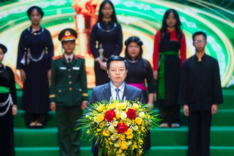 Phó Thủ tướng Chính phủ Mai Văn Chính phát biểu tại Lễ tuyên dương học sinh, sinh viên, thanh niên dân tộc thiểu số xuất sắc, tiêu biểu năm 2025. Ảnh: Ban tổ chức