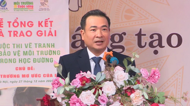 Ông Nguyễn Văn Toàn - Phó Chủ tịch Hội Nước và Môi trường Việt Nam, Tổng Biên tập Tạp chí Môi trường và Cuộc sống, Trưởng Ban Tổ chức cuộc thi phát biểu tại lễ trao giải. Ảnh: P.C