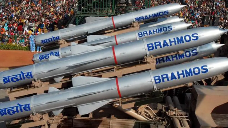 BrahMos là vũ khí đa nền tảng định hình sức mạnh của New Delhi. Ảnh: Military
