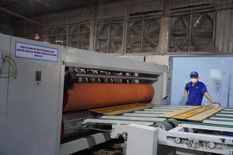 2 năm liên tục, công ty bao bì carton Hòa Bình "rót" hơn 8 tỷ đồng đầu tư máy móc, trong đó, tỷ lệ vốn khuyến công và vốn đối ứng của doanh nghiệp là 1:12.