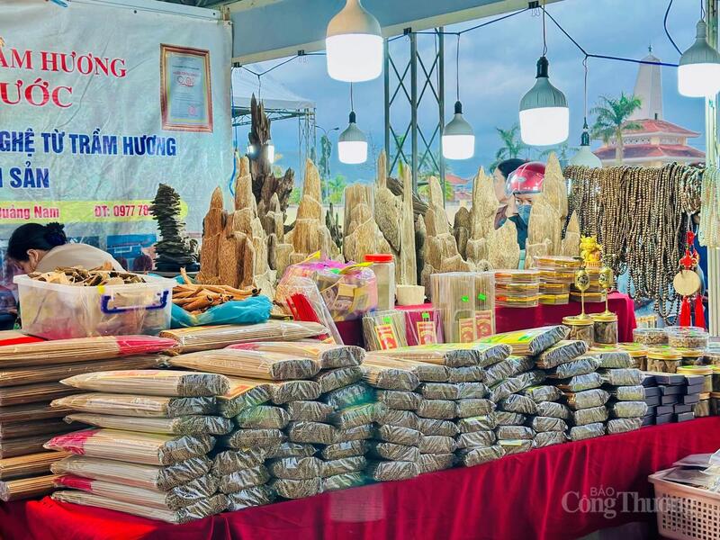 Các sản phẩm được giới thiệu, bày bán tại Hội chợ giới thiệu sản phẩm vùng đồng bào dân tộc thiểu số và miền núi tại xã Vân Canh năm 2025.