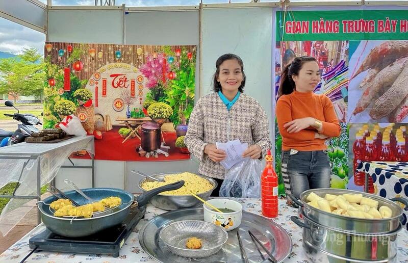 Đây còn là dịp để các xã, thôn, làng, doanh nghiệp, hợp tác xã và người dân tăng cường kết nối, chia sẻ kinh nghiệm, từng bước xây dựng thương hiệu cho sản phẩm địa phương.