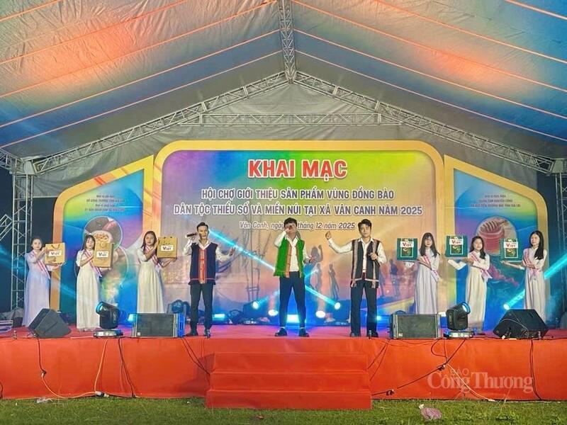 Hội chợ giới thiệu sản phẩm vùng đồng bào dân tộc thiểu số và miền núi tại xã Vân Canh năm 2025.