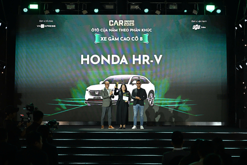 Honda HR-V xuất hiện ở phân khúc xe gầm cao cỡ B và được lựa chọn là “Ô tô của năm”