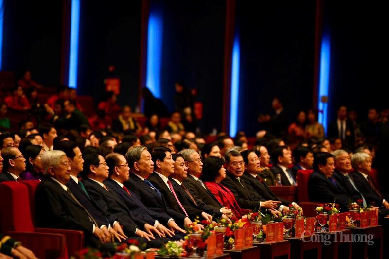 Lãnh đạo, nguyên Lãnh đạo Đảng và Nhà nước dự Đại hội Thi đua yêu nước toàn quốc lần thứ XI. Ảnh: Nam Nguyễn