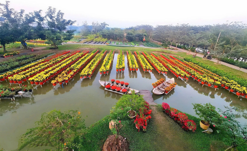 Festival hoa kiểng năm nay, Sở Công Thương Đồng Tháp triển khai 2 hoạt động đột phá: kết nối giao thương quốc tế và livestream bán hàng, mở rộng thị trường cho hoa kiểng. Ảnh: Minh Anh.
