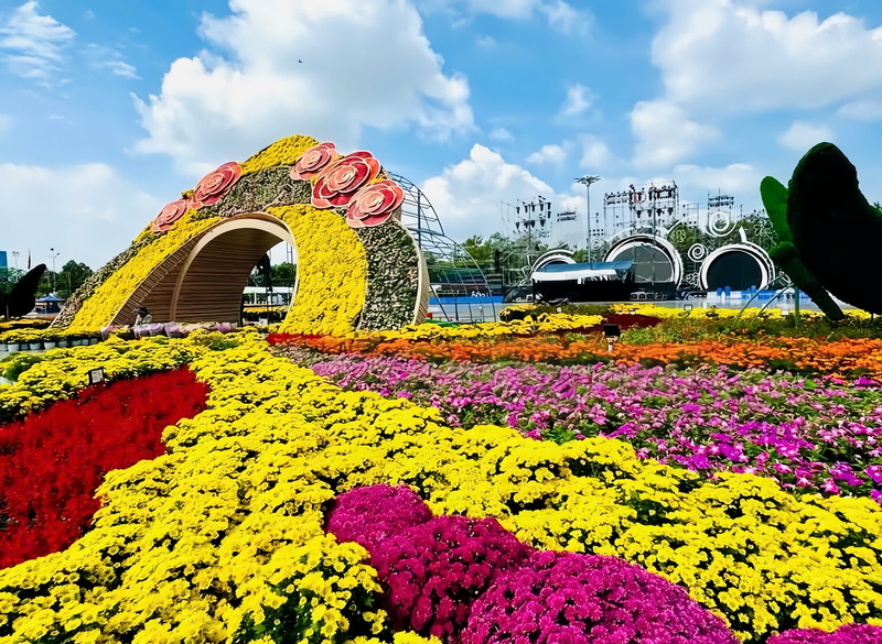 Festival Hoa - Kiểng lần thứ 2 tôn vinh nghề trồng hoa - kiểng Sa Đéc; cơ hội để thúc đẩy kinh tế ngành hàng hoa kiểng gắn với phát triển du lịch nông nghiệp, quảng bá sản phẩm OCOP, xúc tiến thương mại, du lịch và đầu tư. Ảnh: Minh Anh.