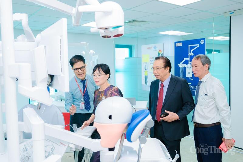 Trung tâm được đầu tư hệ thống trang thiết bị mô phỏng theo hướng sát thực tế, đáp ứng yêu cầu rèn luyện kỹ năng thực hành cho sinh viên. Ảnh: Thiên Hương