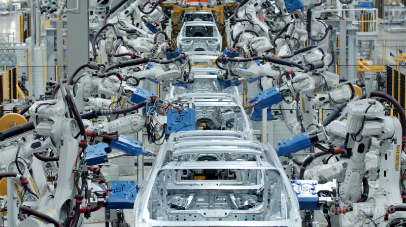 Robots ABB hỗ trợ VinFast sản xuất xe điện đạt tiêu chuẩn quốc tế