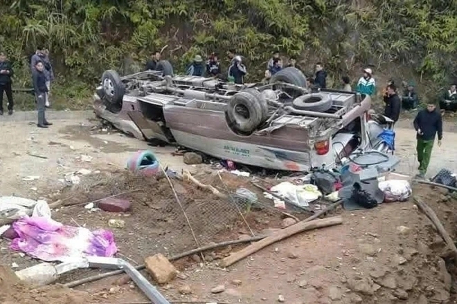 Hiện trường vụ tai nạn giao thông đặc biệt nghiêm trọng làm 9 người chết. Ảnh: baochinhphu.vn