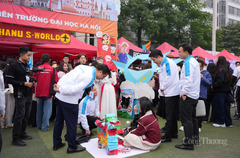 Nhiều hoạt động sôi nổi đã diễn ra trong ngày hội sinh viên tại Hà Nội.