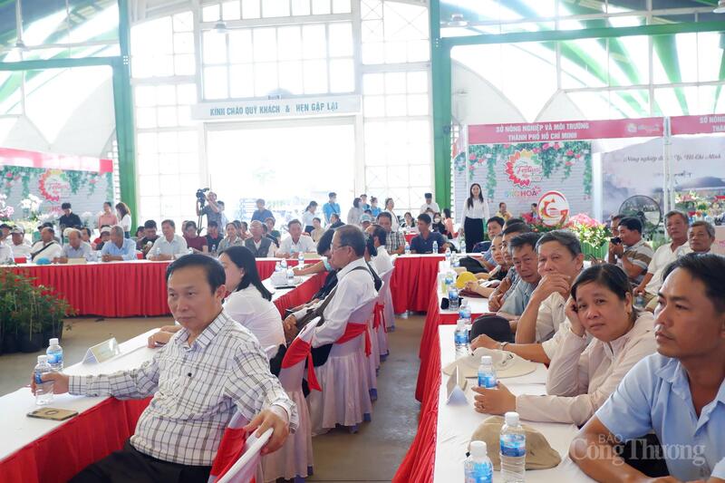 Đại diện các hợp tác xã, nhà phân phối, sàn thương mại điện tử và đơn vị logistics trong nước tham gia hội nghị, tạo điều kiện kết nối giao thương hiệu quả. Ảnh: Minh Anh.