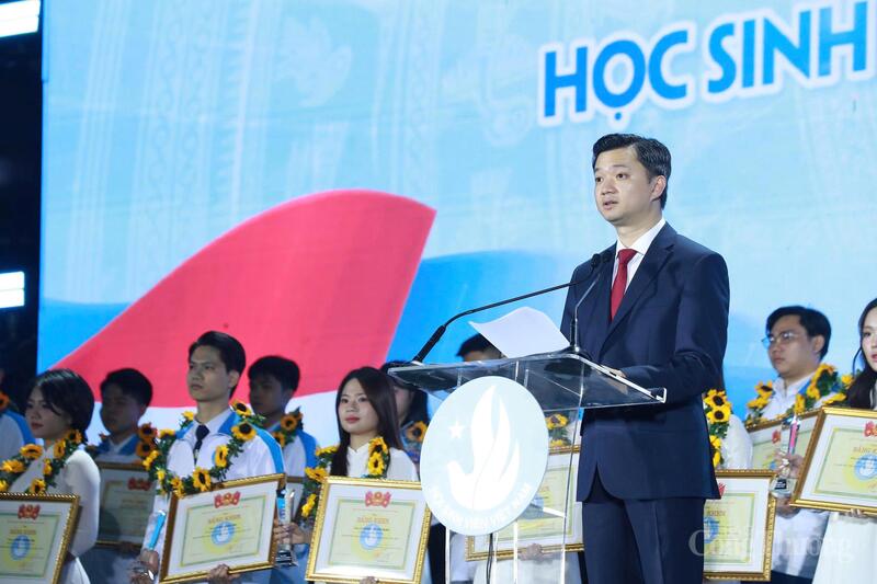 Bí thư Thường trực Trung ương Đoàn, Chủ tịch Hội Sinh viên Việt Nam Nguyễn Minh Triết phát biểu tại chương trình