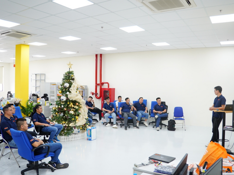 Đằng sau những sản phẩm và giải pháp thành công là đội ngũ igus Việt Nam với tinh thần One Team rõ nét. Năm 2025 ghi nhận sự phối hợp chặt chẽ của đội ngũ igus Việt Nam và hỗ trợ khách hàng, cũng như sự kết nối hiệu quả với mạng lưới igus toàn cầu.