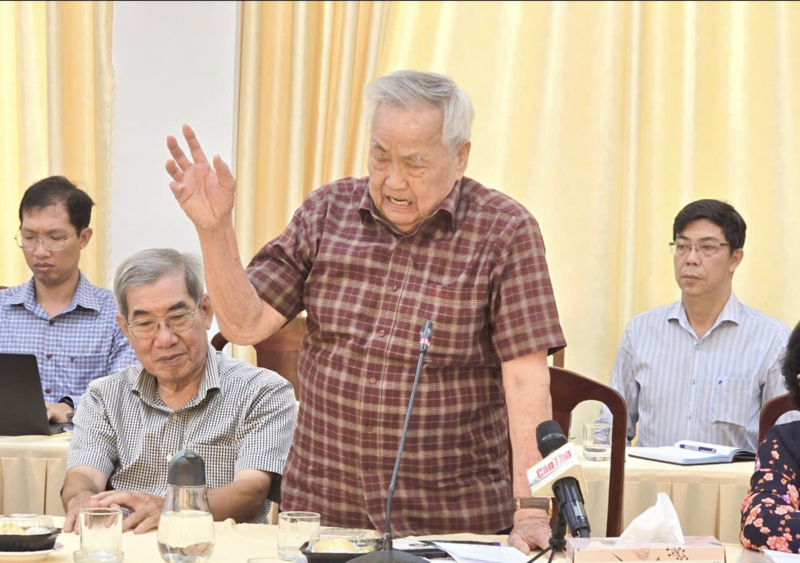 Ông Trần Hữu Mai, nguyên Ủy viên Ban Thường vụ Tỉnh ủy Sóc Trăng phát biểu tại hội thảo.