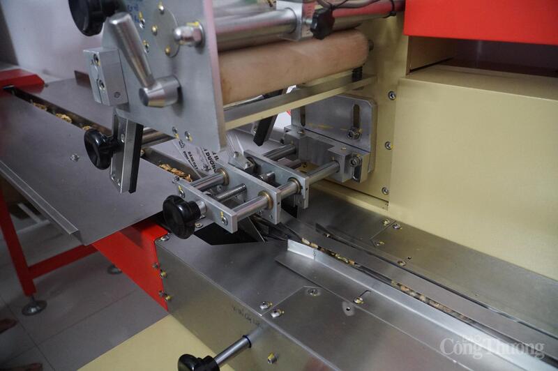 Hệ thống máy móc được hỗ trợ theo kinh phí khuyến công tại Hợp tác xã Nông sản sạch Bee Nuts