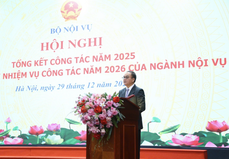 Thứ trưởng Bộ Nội vụ Vũ Chiến Thắng trình bày báo cáo