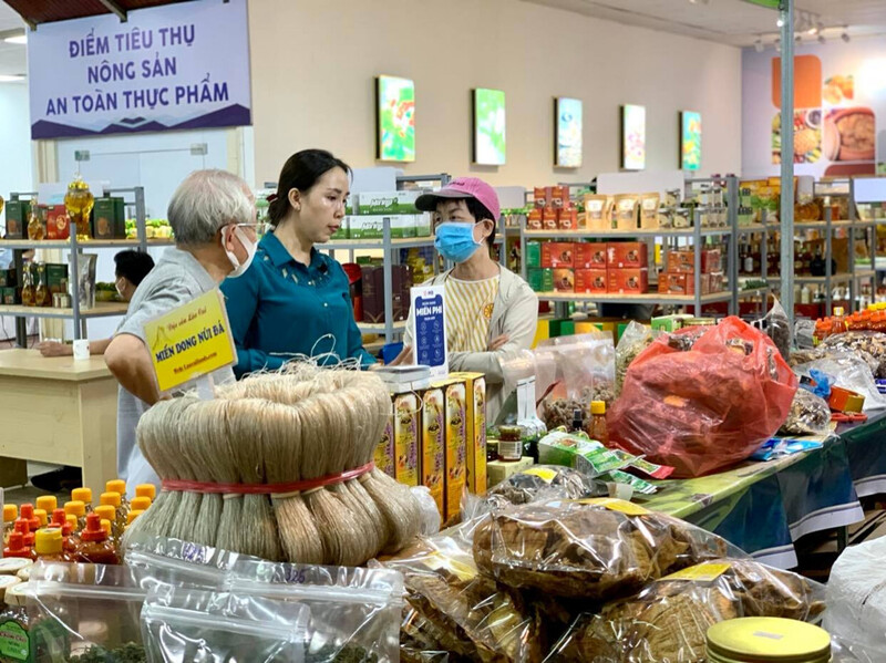 Số hóa bản sắc địa phương giúp hàng hóa Việt không vô hình trên không gian số. Ảnh minh hoạ