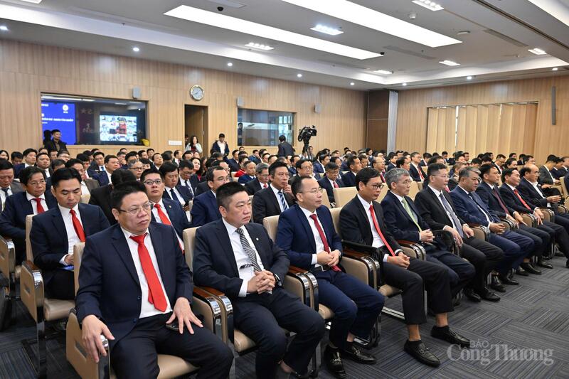 Các đại biểu tham dự tại hội nghị. Ảnh Cấn Dũng